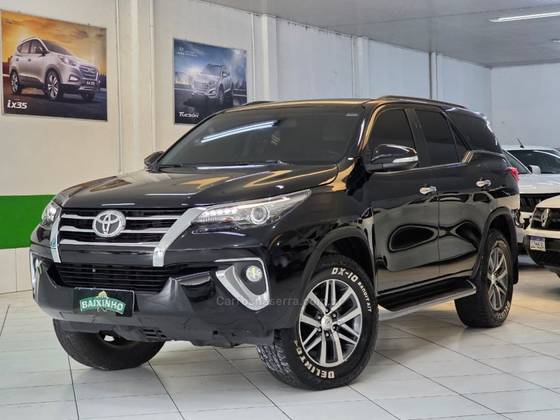 TOYOTA HILUX SW4 2.8 SRX 4X4 7 LUGARES 16V TURBO INTERCOOLER DIESEL 4P AUTOMÁTICO